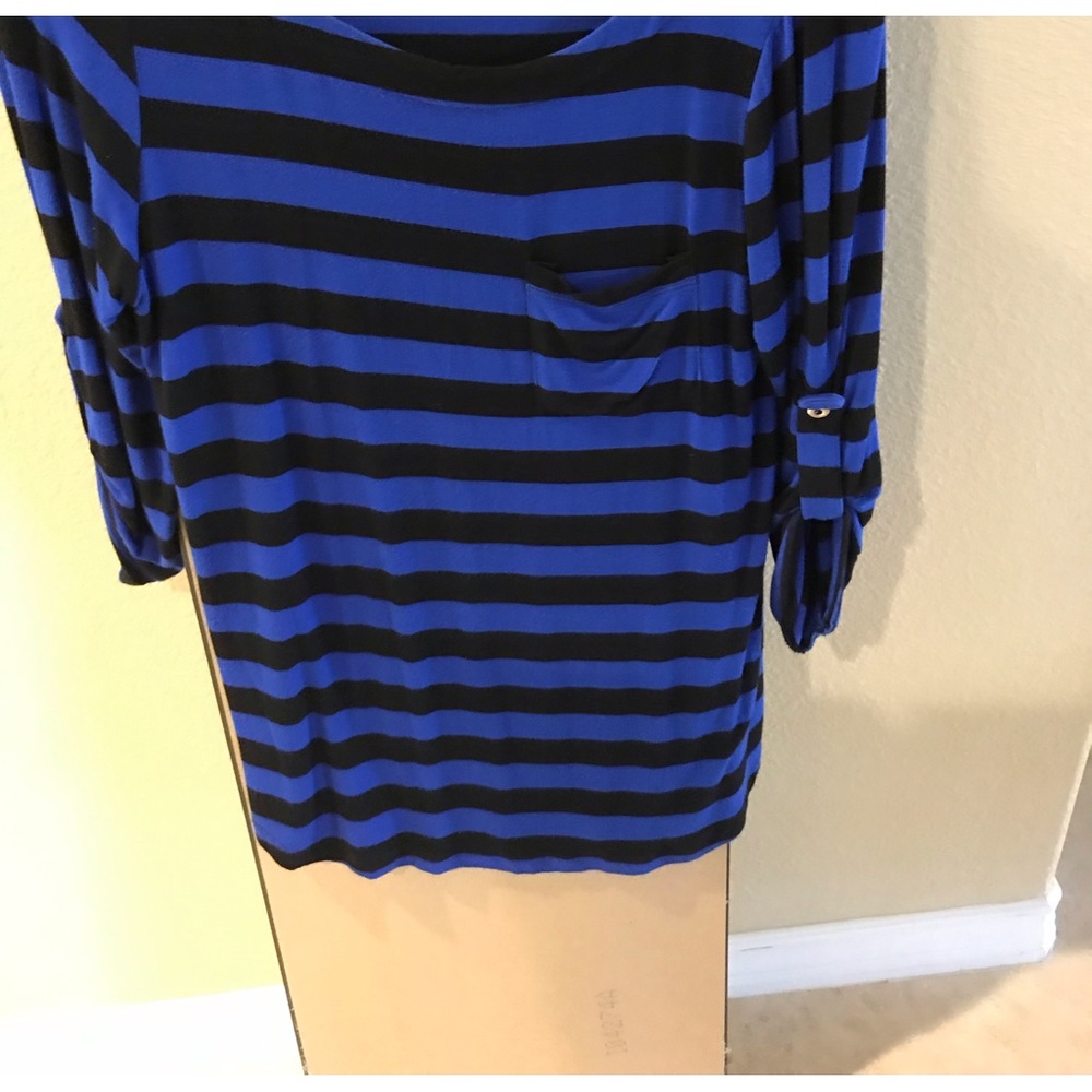 Cable and Gauge Womens top with three quarter roll up sleeve